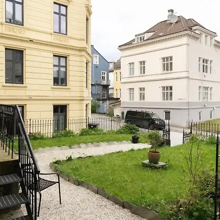 Dinbnb I Historical Building I Hotel-apartment